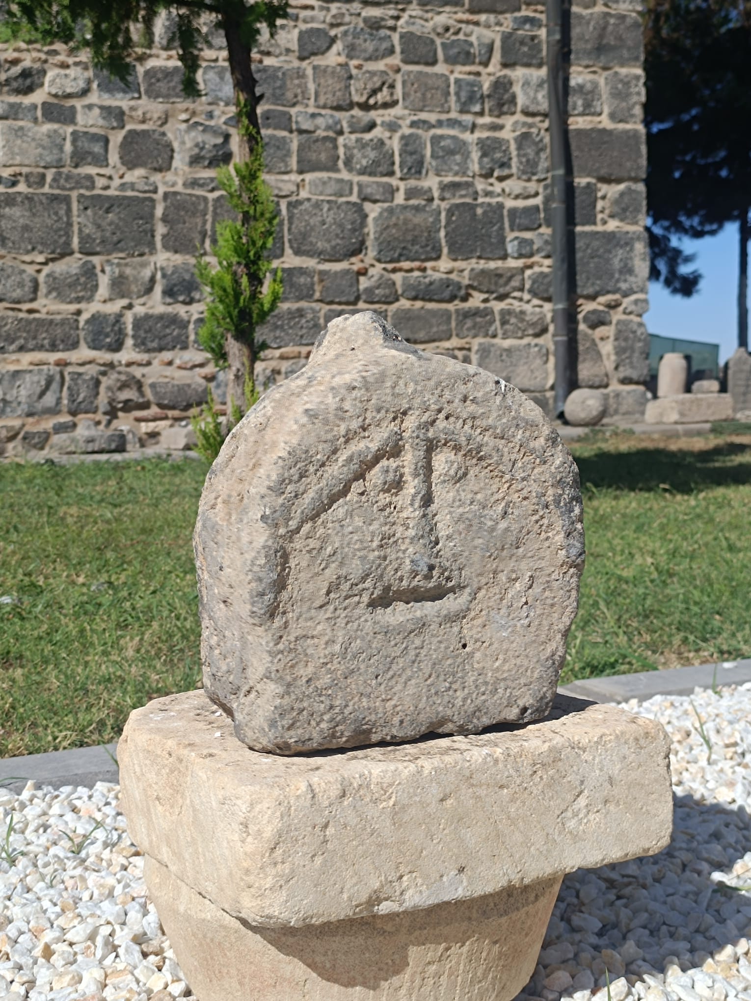 Insan Yüzlü Mermer Taş