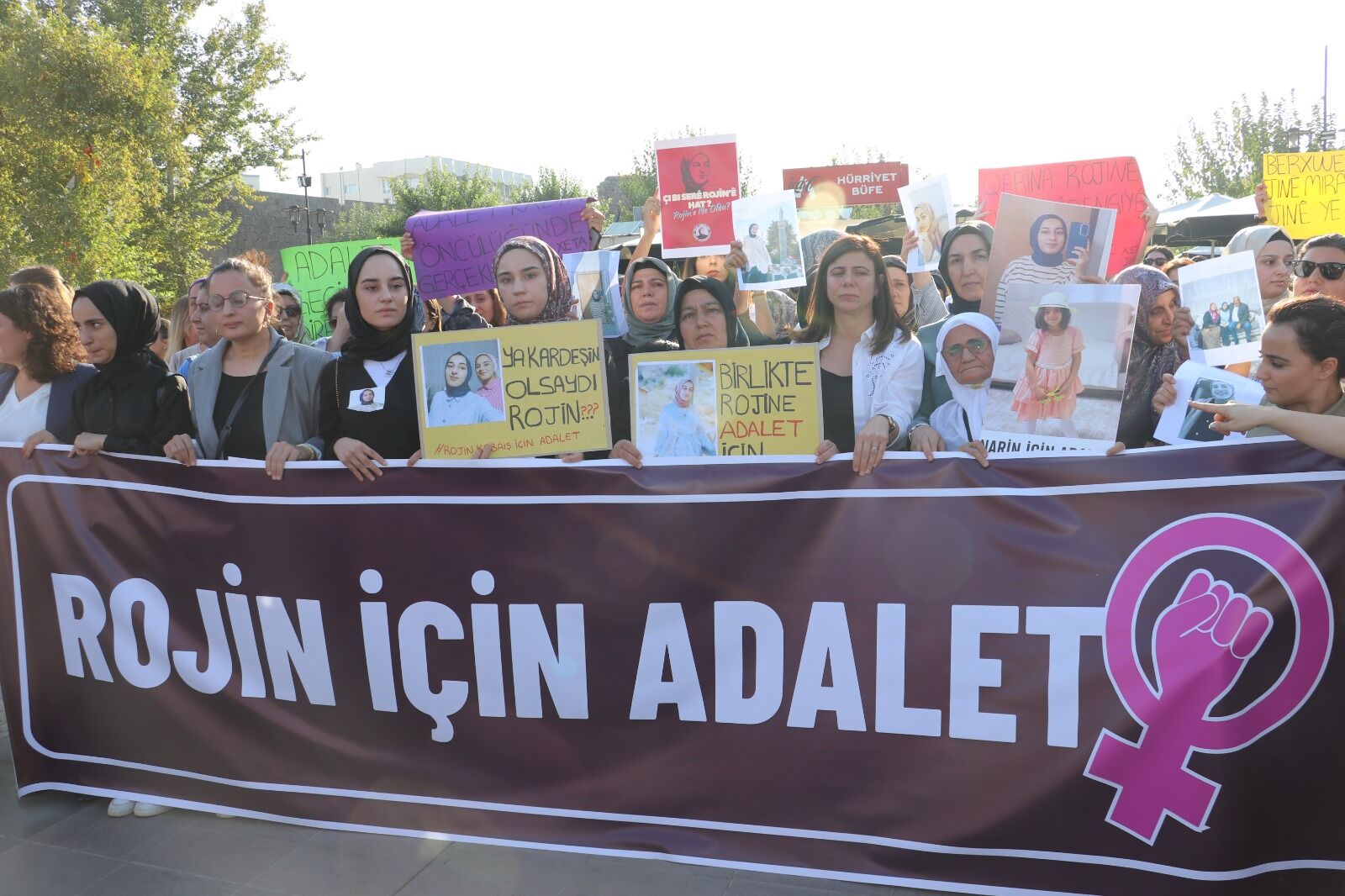 Rojin Kabaiş Yürüyüş