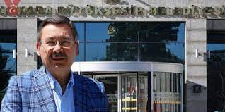 Gökçek’in Talimatı Dosyada: “İş Artışları Başkan Onayıyla Yapılırdı”
ABB Teftiş Kurulu raporuna göre, belediye başkanının bilgisi ve onayı olmadan ödeme yapılması mümkün değildi. Dosyada yer alan ifadelerde, Gökçek’in projede “tam bilgi ve sorumlulukla” hareket ettiği vurgulandı.
Vedat Üçpınar, “İvedik bağlantısının yapılacağından haberdardı ve iş artışı yapılması gerektiğini bana söyledi. Meclis kararının ardından iş artışını imzaladım. Bütçeyi etkileyen her işte başkanın onayı aranırdı” dedi.