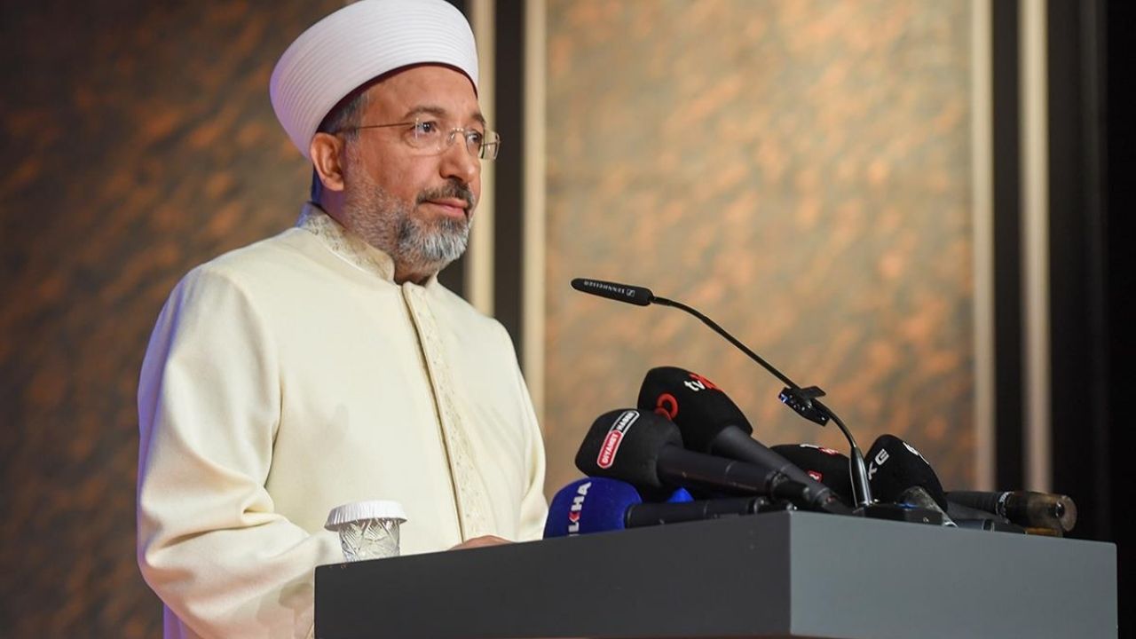 Türkiye Cumhuriyeti’nin kurucusu Gazi Mustafa Kemal Atatürk başta olmak üzere geçmişten bugüne devleti yüceltmek için emek veren herkesin saygı ve minnetle anıldığı belirtilen mesajda, vatan uğruna mücadele eden ecdat ile tüm şehit ve gaziler rahmetle anılarak, 29 Ekim Cumhuriyet Bayramı kutlandı.