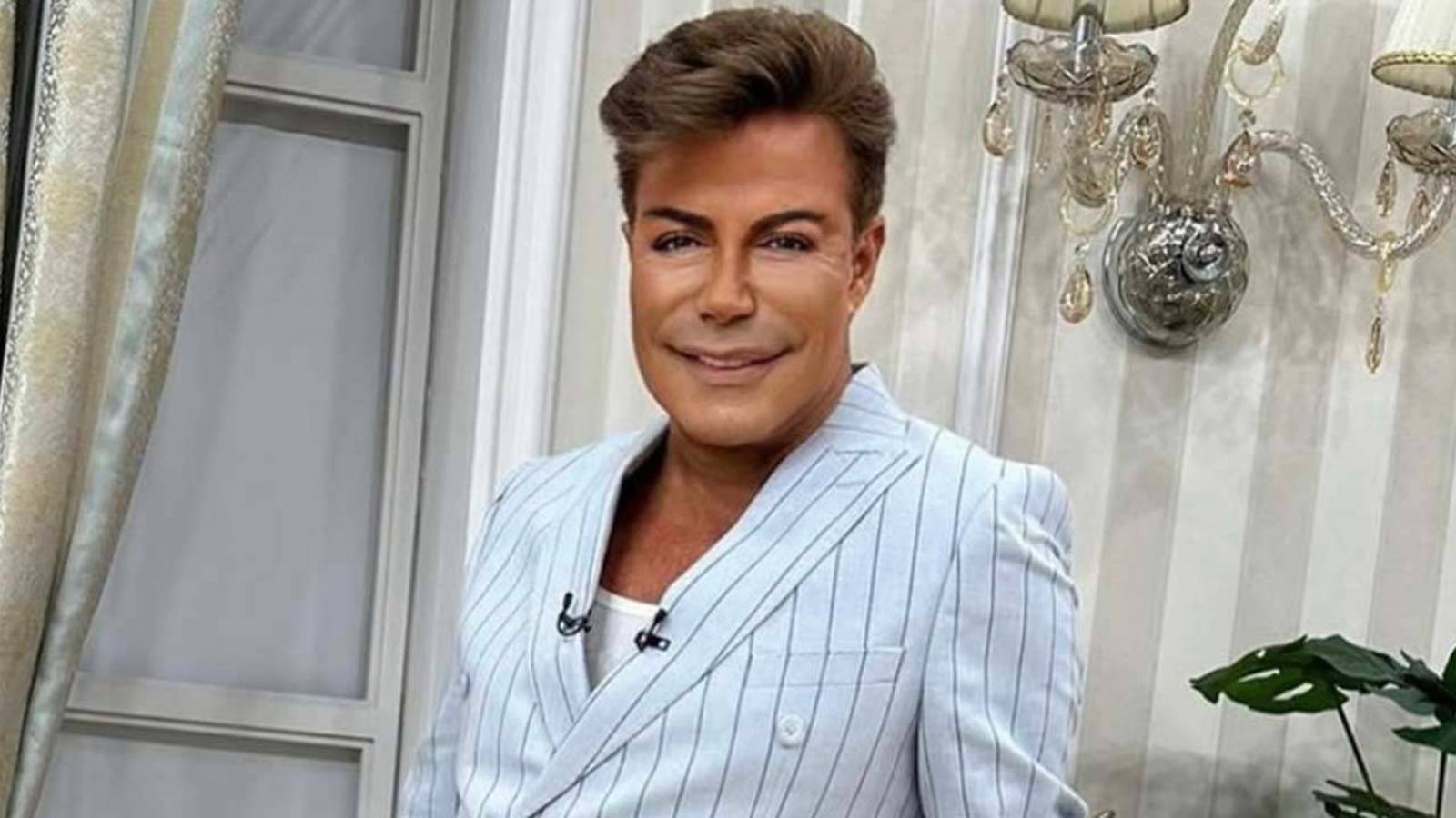 Sosyal Medya ve Dostlarından Destek
Yakın dostu ve meslektaşı Safiye Soyman, sosyal medya hesabından duygusal bir paylaşım yaptı:
“Canım Fatih’im, hayat dolu melek kalplim. Senin uyanmanı bekliyoruz, bütün dualarım seninle.”
Soyman’ın paylaşımı kısa sürede binlerce beğeni ve destek yorumu aldı.
Ayrıca sanat dünyasından pek çok isim mesajlarında “geçmiş olsun”, “dua ediyoruz” gibi ifadelerle Ürek’in yanında olduklarını dile getirdi.