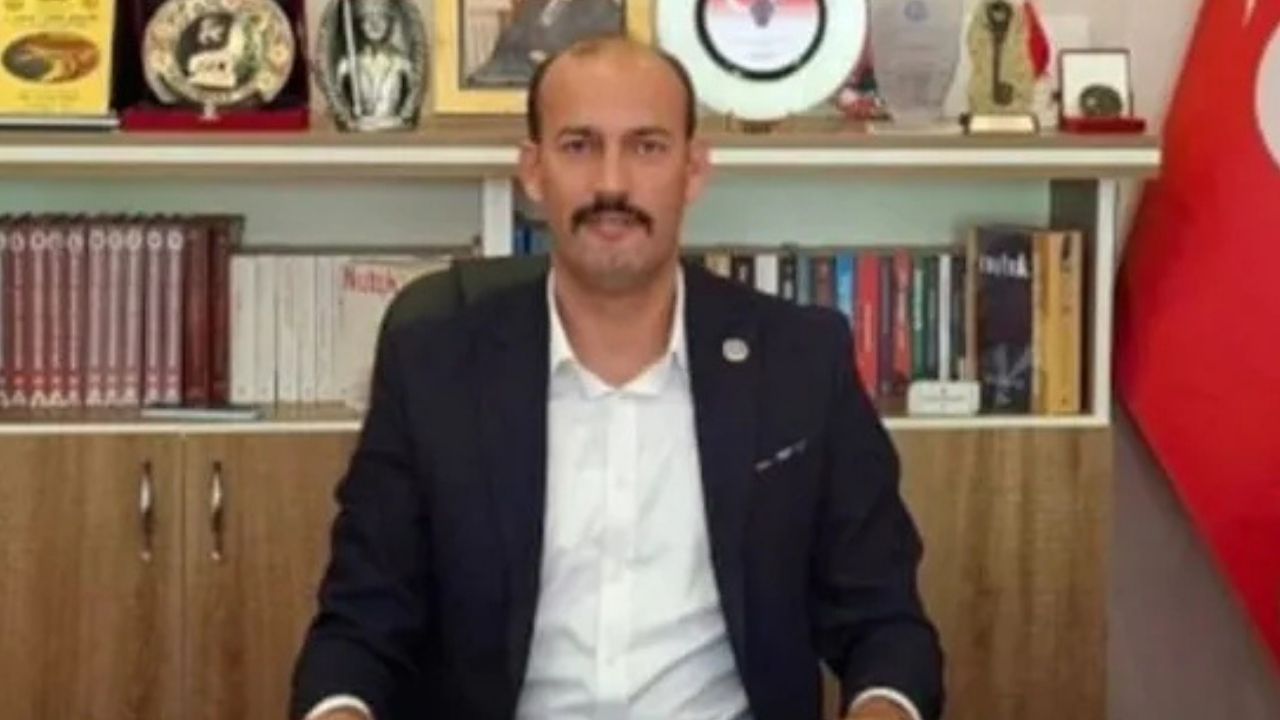 İddialara göre, olay yerine giden polis ekibi ile Cemil Kolak arasında mukavemet yaşandı.
Kolak'ın polise attığı yumruk neticesinde, polis memurunun çenesinin kırıldığı ve dikiş atıldığı öne sürüldü.