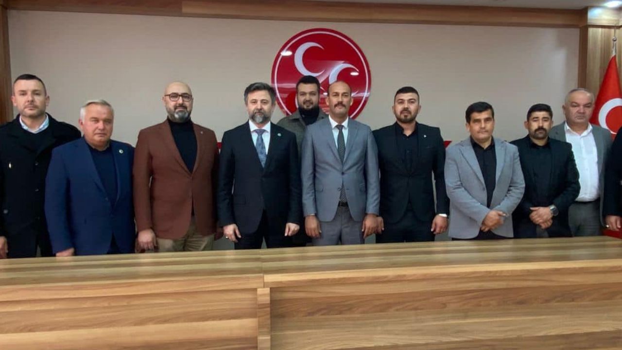 'POLİSE YUMRUK ATTI' İDDİASI
İddialara göre, Cemil Kolak ve arkadaşlarının iş yeri önünde alkol aldığı ve çevreye rahatsızlık verdiği ihbarı üzerine olay yerine polis ekibi sevk edildi.