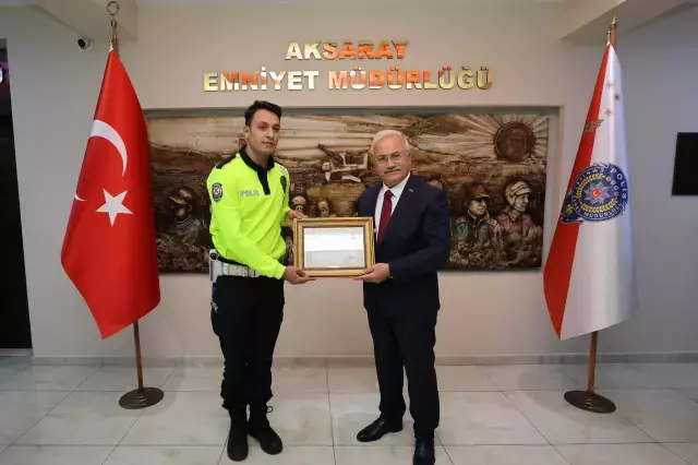 Sonuç: Aksaray’daki bu olay, hukukun ve kamu düzeninin, makam ve nüfuz tehdidinin üzerinde olduğunu gösteren çarpıcı bir örnek olarak kayıtlara geçti. Soğukkanlılığı ve kararlılığıyla görevini yerine getiren emniyet güçleri, vatandaşların güvenliğini sağlama konusundaki kararlılıklarını bir kez daha kanıtladı