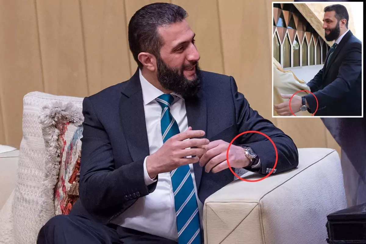 Şara’nın kolunda görülen saat, İsviçreli saat devi Patek Philippe’in “World Time Chronograph Ref. 5930G”modelD özel tasarımlardan biri olarak öne çıkıyor.
Fiyatı: Yaklaşık 55 bin dolar (2.3 milyon TL)
Malzeme: Beyaz altın kasa, mavi kadran ve timsah derisi kayış
Özellik:Dünya tersine döndü.24G
P Sınırlı üretim olduğu için ikinci el piyasasında daha yüksek fiyatlara satılıyor.
Saat uzmanlarına göre bu model, yalnızca bir zaman ölçer değil, aynı zamanda “teknik işçiliğin zirvesi” ve koleksiyonerlerin en çok aradığı parçalardan biri olarak kabul ediliyor.