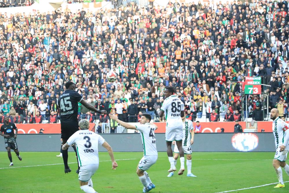 Amedspor Sakaryaspor