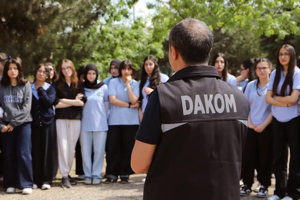 Dakom