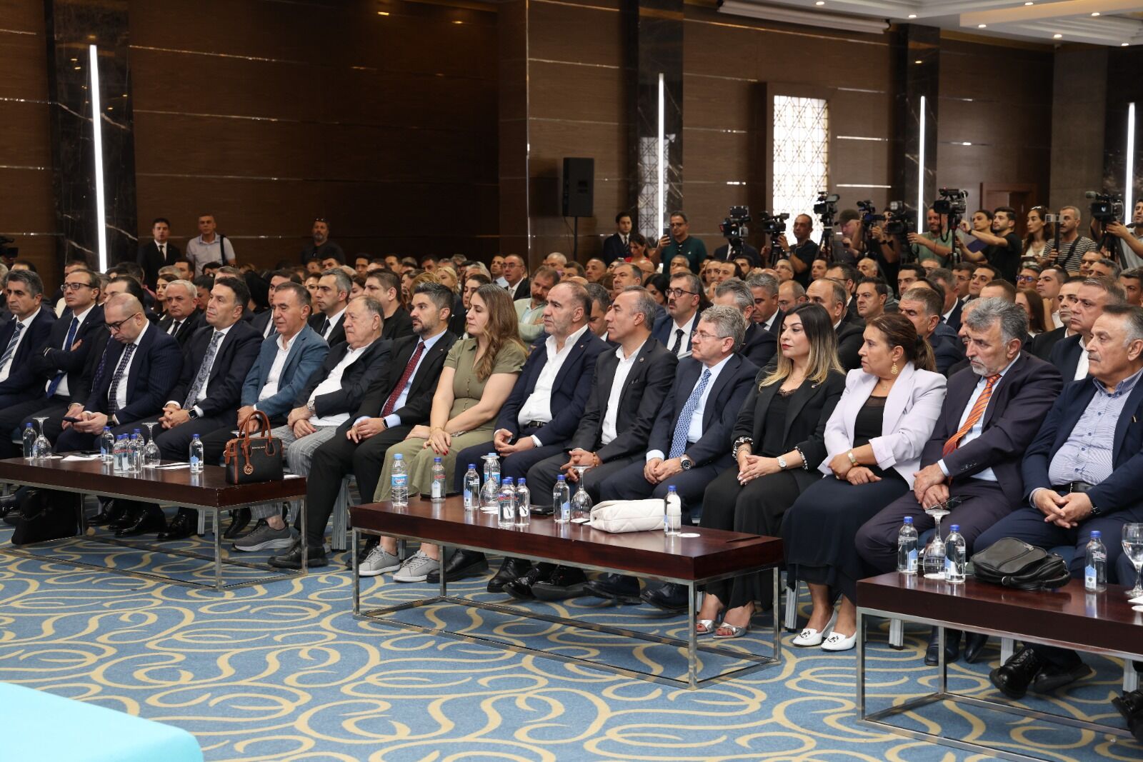 Iş Dünyası1