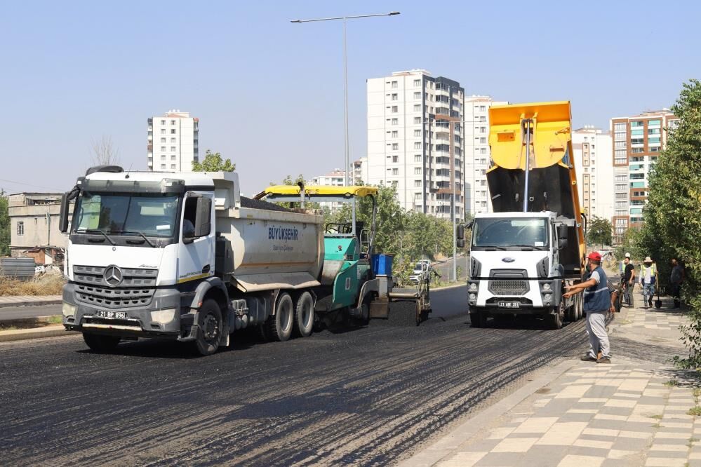 Diyarbakır’da 2 cadde 10 bin 400 ton asfaltla yenilendi