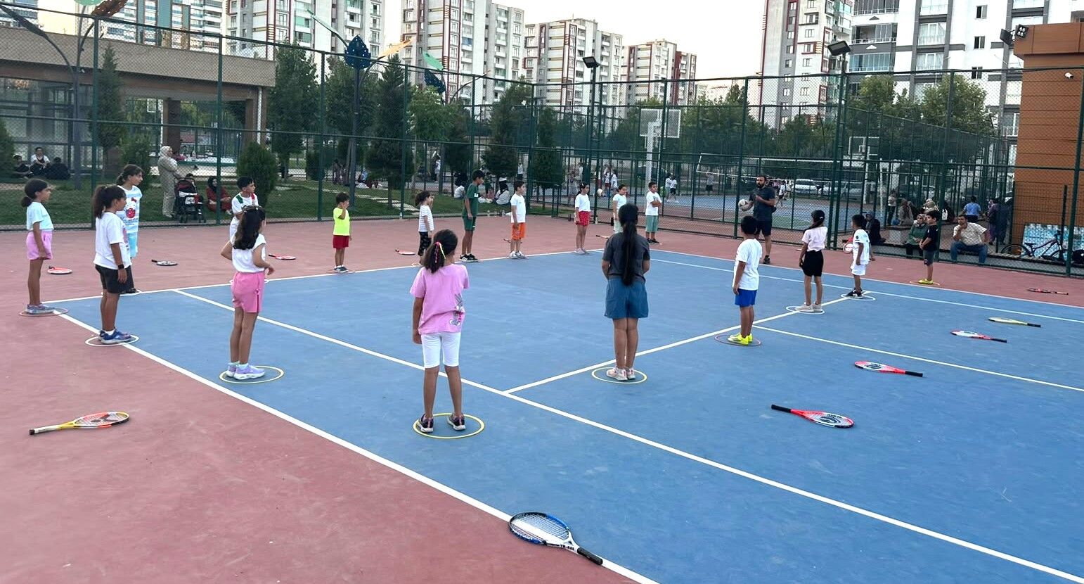 Diyarbakır’da 20 bin öğrenci sporla buluştu