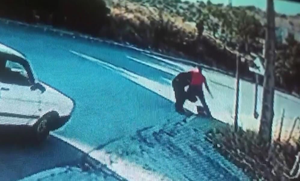 Engelli vatandaşı darp ettiler