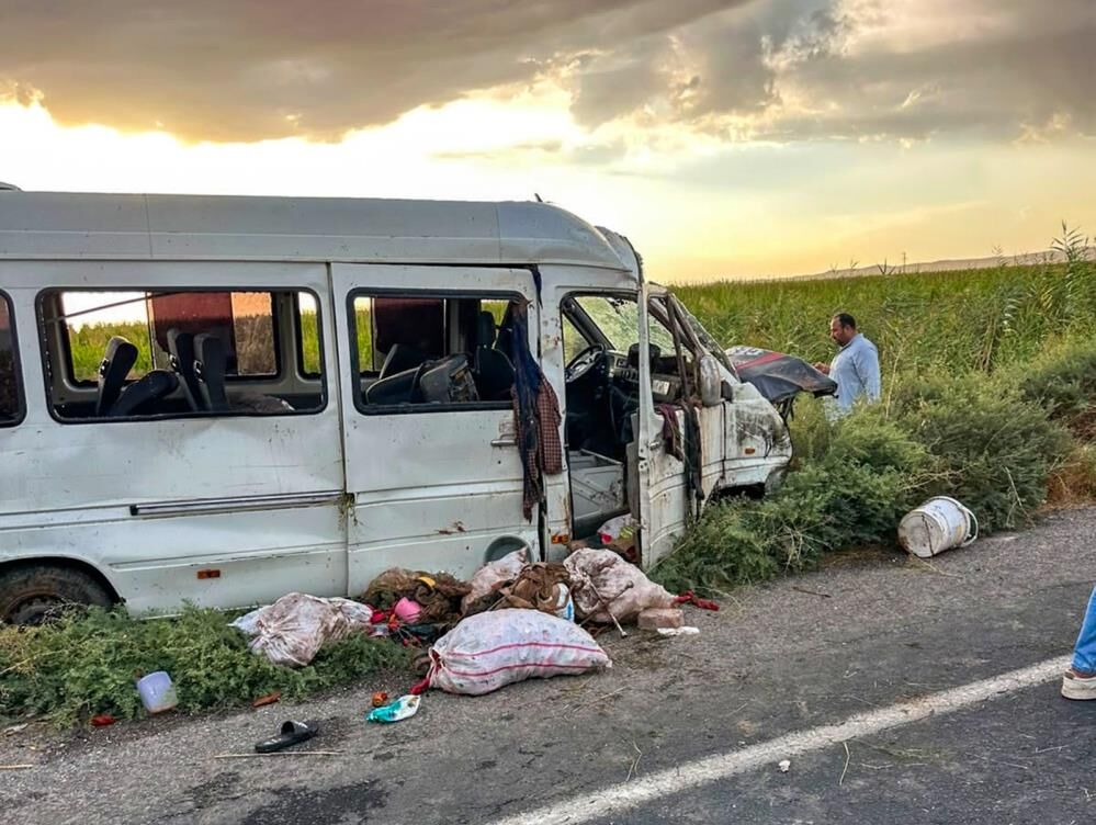 İşçileri taşıyan servis kanala düştü: Çok sayıda yaralı var