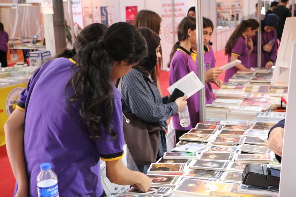 Diyarbakır’da 10. Kitap Fuarı’nda okur yoğunluğu