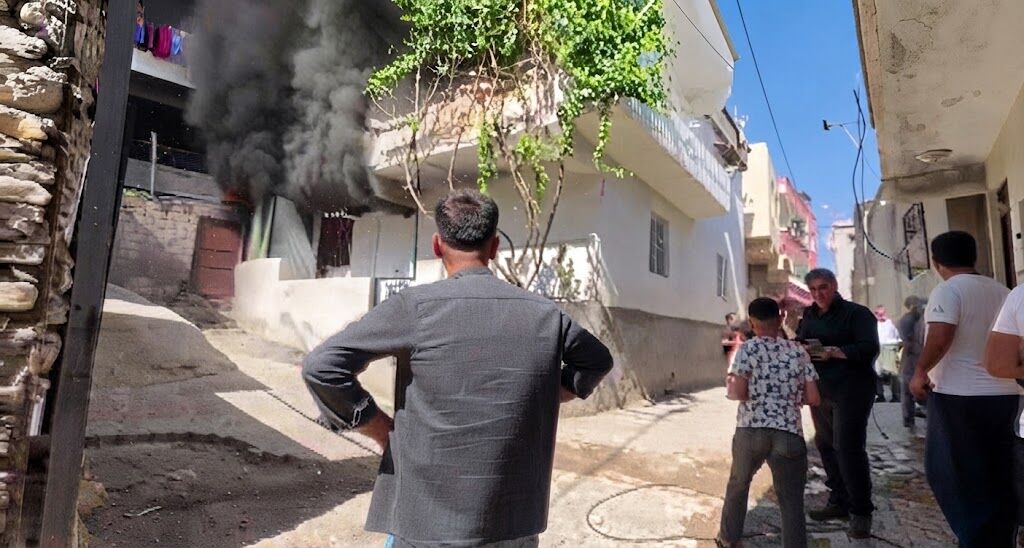 Diyarbakır’da faciadan dönüldü: Ev alevlere teslim oldu