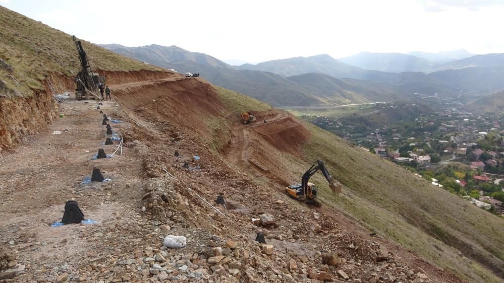Bitlis'te çığ riskine karşı  önlem alınıyor