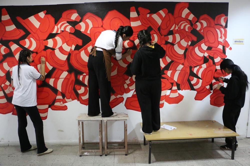 Diyarbakır Güzel Sanatlar Lisesi’nde dersler duvarlara taştı