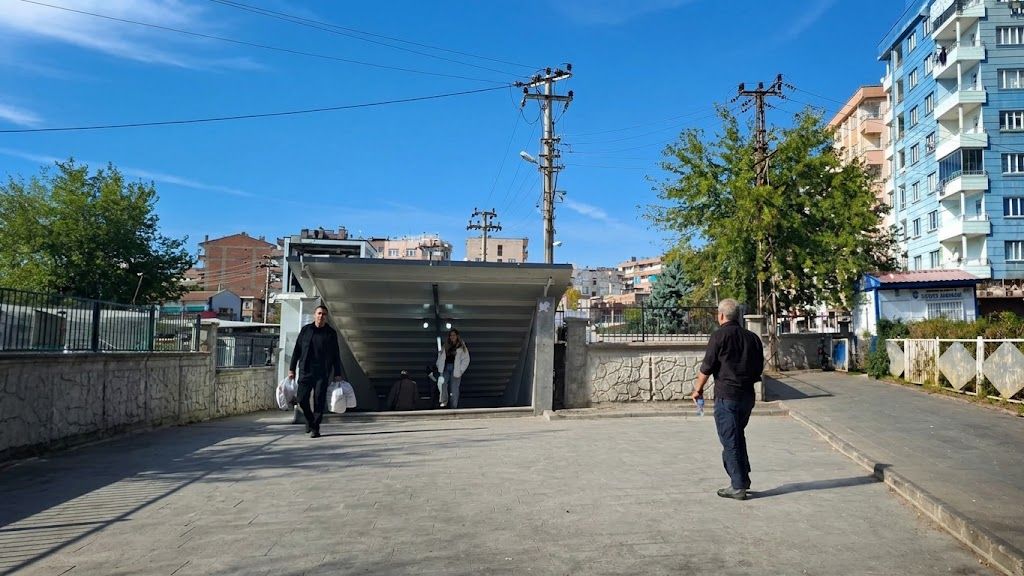 Diyarbakır’da 91 yıllık güzergah kapatıldı: Geçiş hakkımızı istiyoruz